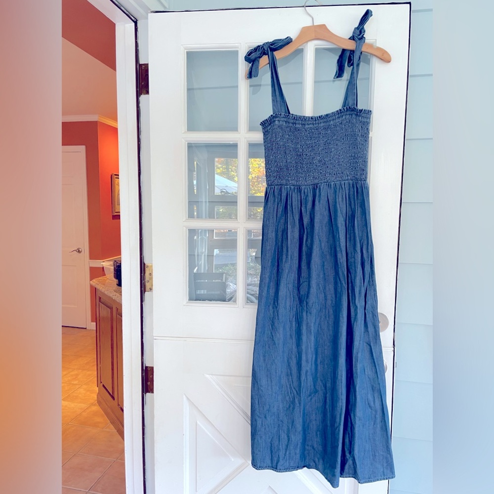 Cece denim MIDI dress, adjustable straps. Size S.